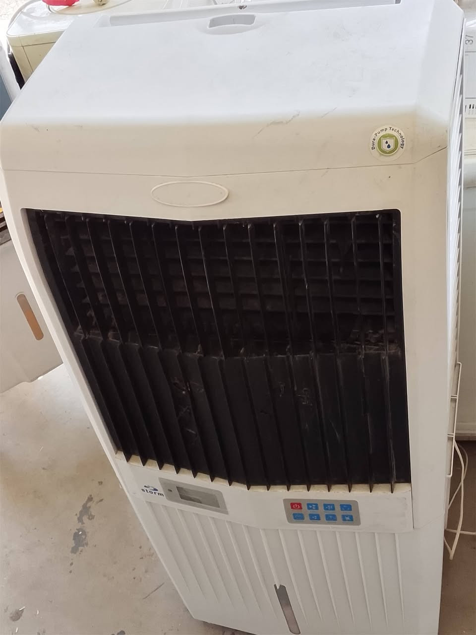 كونفيره مال محل للبيع مستخدمه قليل شغاله 3سرعات هواها ثلج 
للتواصل *********** السعر 60 الف و التوصيل مجاني داخل اربيل
