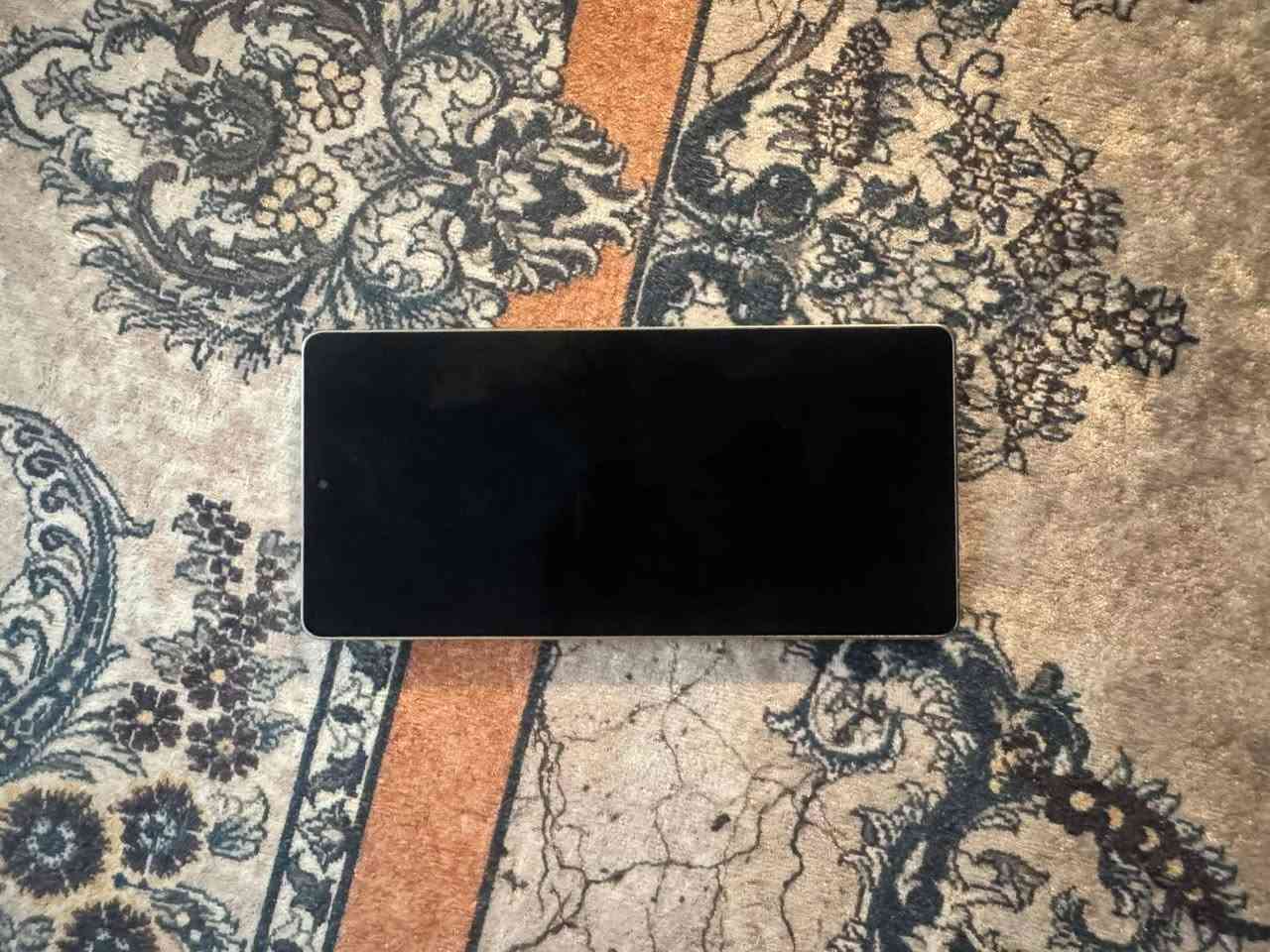 > للبيع سامسونج S25 Ultra الأحدث والأقوى! 📱🔥
>  * الحالة: كالجديد تماماً، خالي من أي خدوش أو عيوب وبحالة الوكالة.
>  * الذاكرة: 256 جيجابايت.
>  * الرام: 12 جيجابايت.
>  * الملحقات: الكرتون وكل الأغراض الأصلية موجودة.
>  * السعر: 1,175,000 (مليون ومئة وخمسة وسبعون ألف) مع مجال بسيط للتفاوض مع الجادين.
>  * المكان: دهوك / موصل.
> 📞 للاستفسار والتواصل (اتصال أو واتساب): ***********
>
