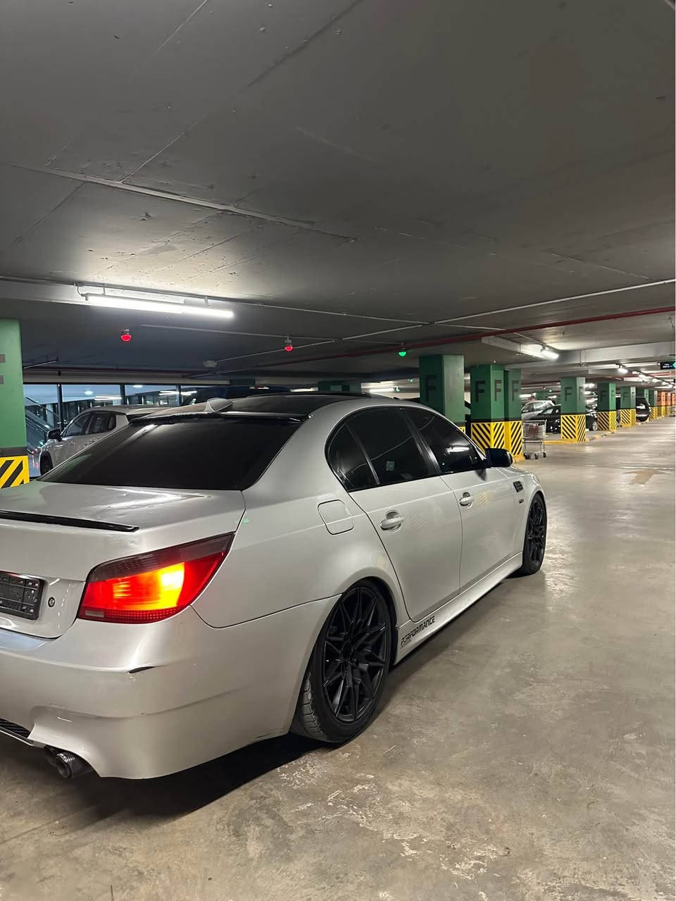 BMW E602005
مۆدیل2005 525مەکینە سەقەرە  بـێ سبوغ کلینە پێش و پشتی کامل کرایتە ئێم ویلی ئێمە فول مواسەفاتە سلایتە ٥پەردە گێر مەکینە ئەکسل تەبرید بەشەرت لەسەر دەقی شەریکەی مایتەوە هەموو شتی نوێیە هەمووی لەسەر دەقی بیلادیە 
سعر٧٥ وەرەقە و مەجالەکی برایانە
گۆرینەوە دەکەم بە شتێک بە دلم بێت 
شوێن هەریری شقلاوە 
ژمارە مۆبایل*********** واتساب ☎️ أربيل, العراق

