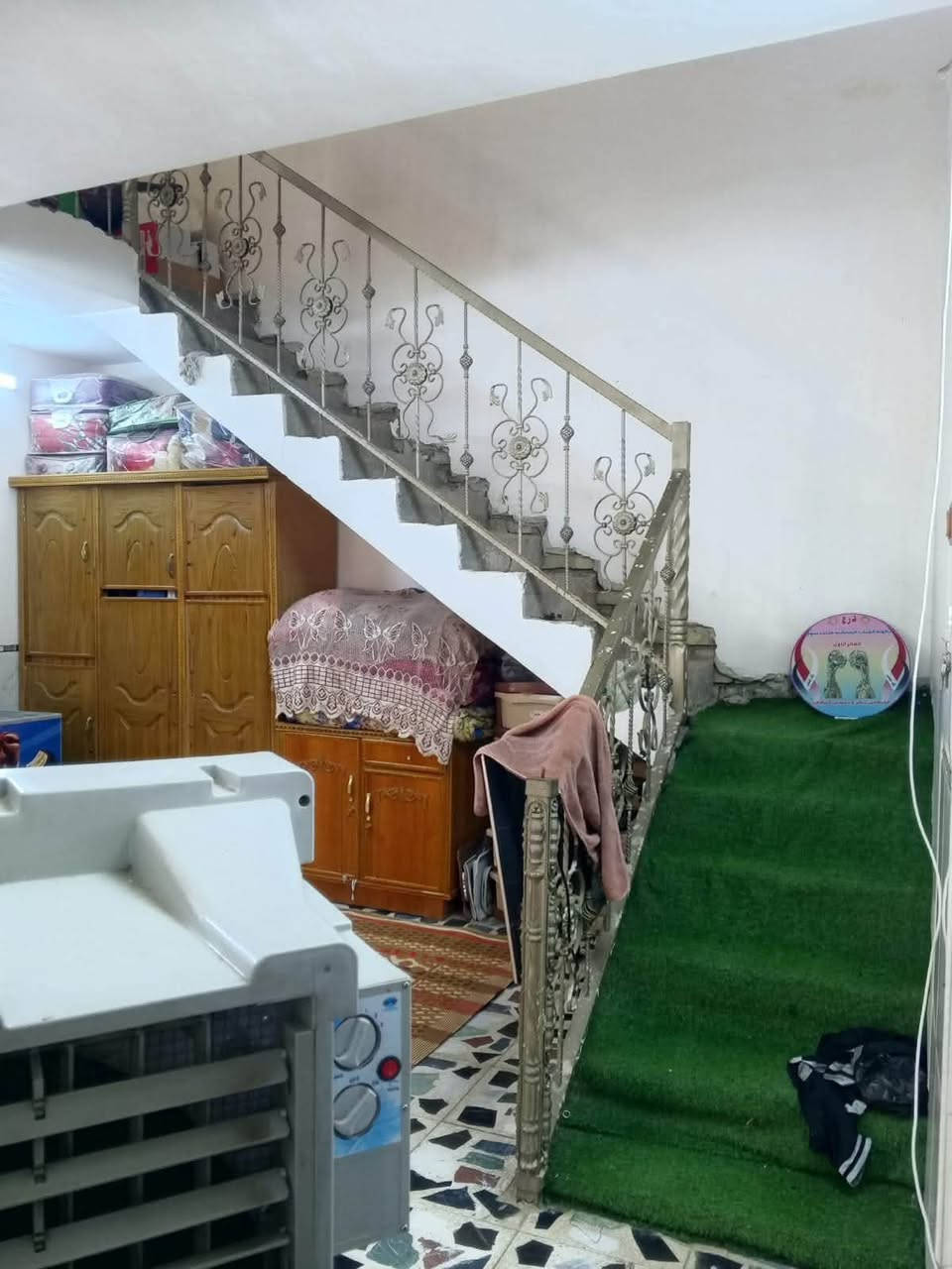 بسم الله الرحمن الرحيم 
دار زراعي للبيع في حي طارق شارع القديم في شارع معمل الغاز المساحه ٢٠٠متر
يتكون الدار 
استقبال و مطبخ و صالة وصحيات 
داخلية وخارجية 
غرف نوم عدد٢
للاستفسار     ***********
