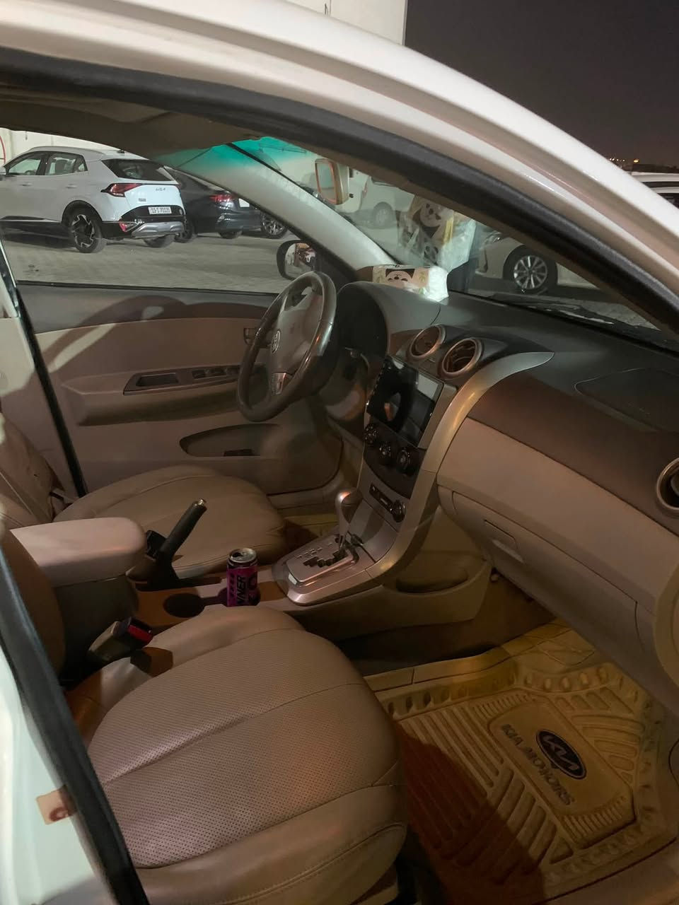السلام عليكم🤍.
بي واي دي G3 موديل 13 لون ابيض محرك1.8 دوش كير و محرك جدد السياره داخل نضيف كشر نضيف نسبة 90‎%‎ طخطخات خفيفه بدون ضربه وبدون صبغ السياره تشغل وتطلع مصروف عليهة تبريد شغال تدفئه وتبريد  لايتات جدد بطانات جدد لمسات خفيفه يرادلهة رقم انكليزي جديد سنويه بأسمي ثاني يوم احولك السياره جداً نضيفه معلايه نصبتهة حلوه تايرات نضيفه بصمه شاشه كير اوتوماتيك  سعرهة 60 ورقه للأستفسار التواصل على هذا الرقم *********** احمد جاسم
