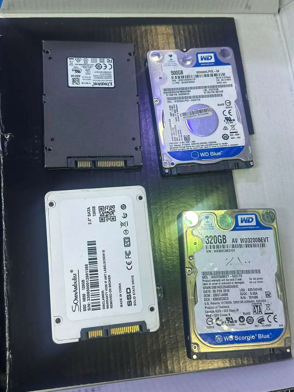 سلام عليكم مجموعه قطع حاسبه ينباعن فحم
RX 580 8G بي مشكله يطلع خطوط
هاردات عدد 4  فحم
1-ssd 128G
2-ssd 480G
3-HDD 500G
4-HDD 320G
مذربورد H610 asus يضل برست
ومذريورد x99 ما مفحوص 
مذربورد ومعالج سيليرون شغال 
كلهن ب100الف
