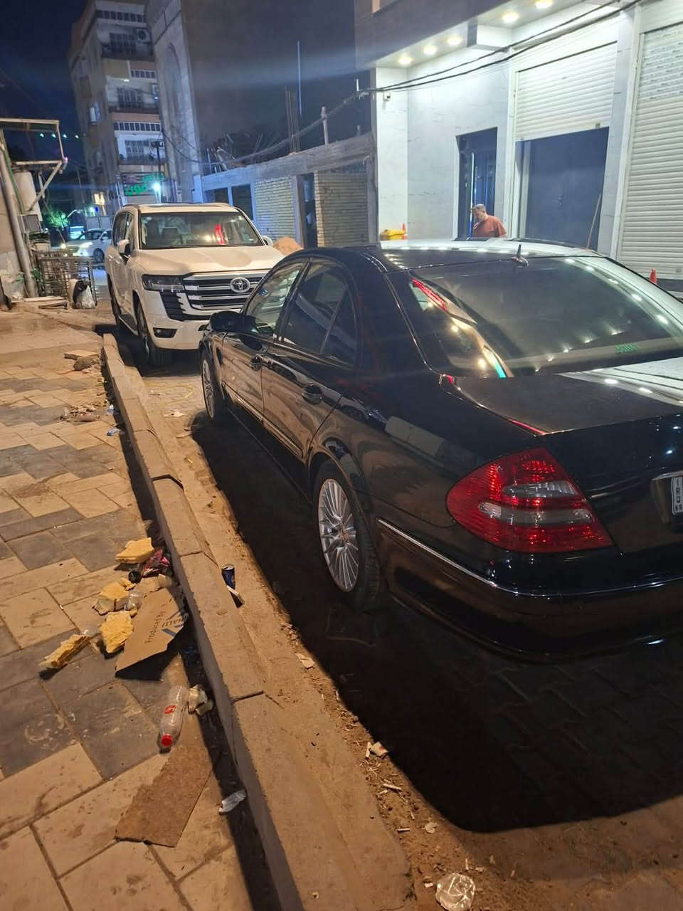 السلام وعليكم مارسدس E3502006للبيع او مرواس سياره نظيفه جدا مكان السياره بغداد الغدير  هاتف *********** .
