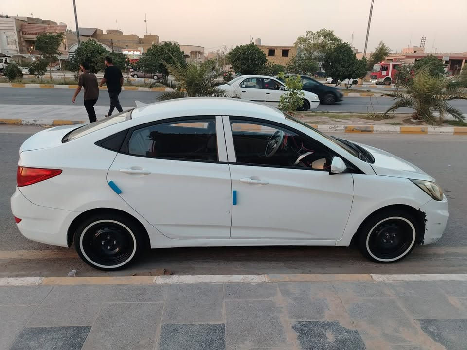 السلام عليكم
اكسنت خليجي موديل ١٤ بيها ضربة بالجاملغ الخلفي مكينة 1600 وكير خير من اللّٰه حدادية جديده تبريد شغال رقم نكليزي سنوية لل 2030 بسمي السيارة ما عليها غرامة ولا ربع سعرها
76 وبيها مجال
رقم ***********
