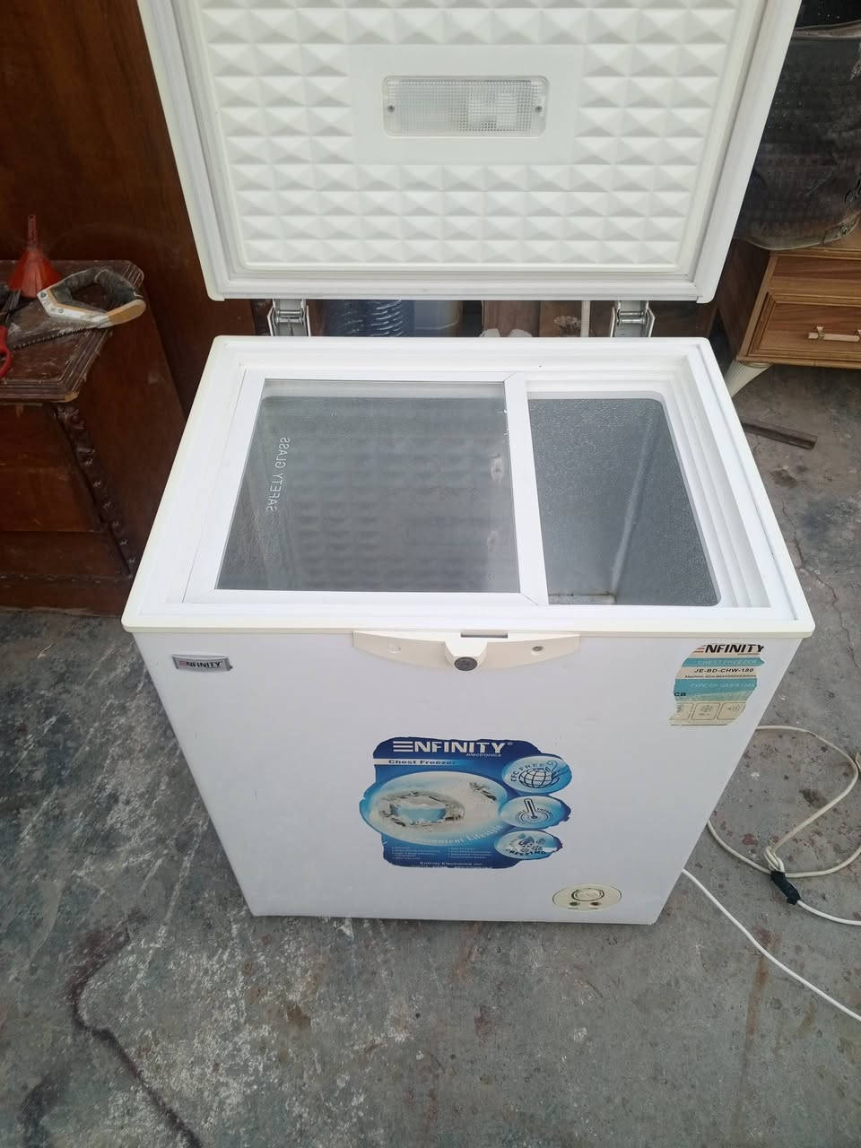مجمده  حجم صغير قياس 66 عرض والرتفاع 81  نضيفه وتجميده فول كلش زين  سعر 100 قفل مال مستعجل 
الشراي يجي خاص او يتصل ***********
