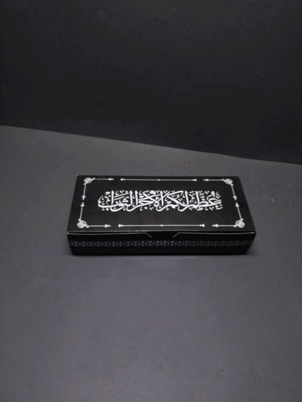 100 بوكس
100 زيارت عاشوراء
100 كارت شمعة
100 كارت صغير
5 علب كلنس
4 تعلاكة باب 
مع علبة بوكس قيطان عدد 1 تقدم للملة الخاصة بالمجلس
كل هاذا العرض ب25000 دينار 
توصيل فقط 5000 دينار لكل محافظات العراق
