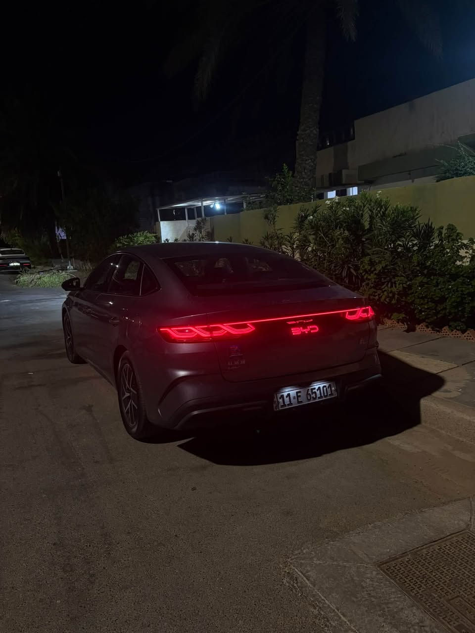 BYD كوين ل سيارا ماشية 14 ألف كفالة عدا رصعات سيارا نضيفة مكان سيارا بغداد ***********
