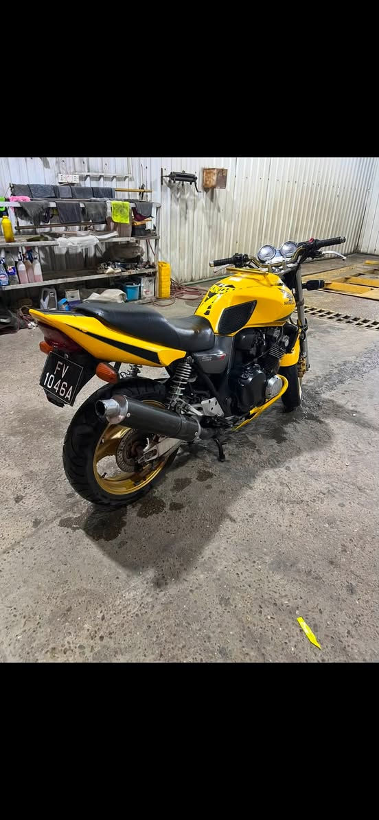 السلام عليكم CB400 جيل ثاني كفاله عامه دراجه قبل شهرين نازل رمبه🪬💛
دراجه كفاله من طول لطول اي نقص مابيه دراجه تجي تشوف بعينك جداده مكينه وكفر وكير خير من الله كلش قويه وحلوه مال جناي دهن قبل يومين مبدل بانزين كله محسن دراجه كلهه بلاد تجي وتكلب حد متقتنع اي استفسار اني حاضر مكان بغداد الكريعات رقمي ***********
