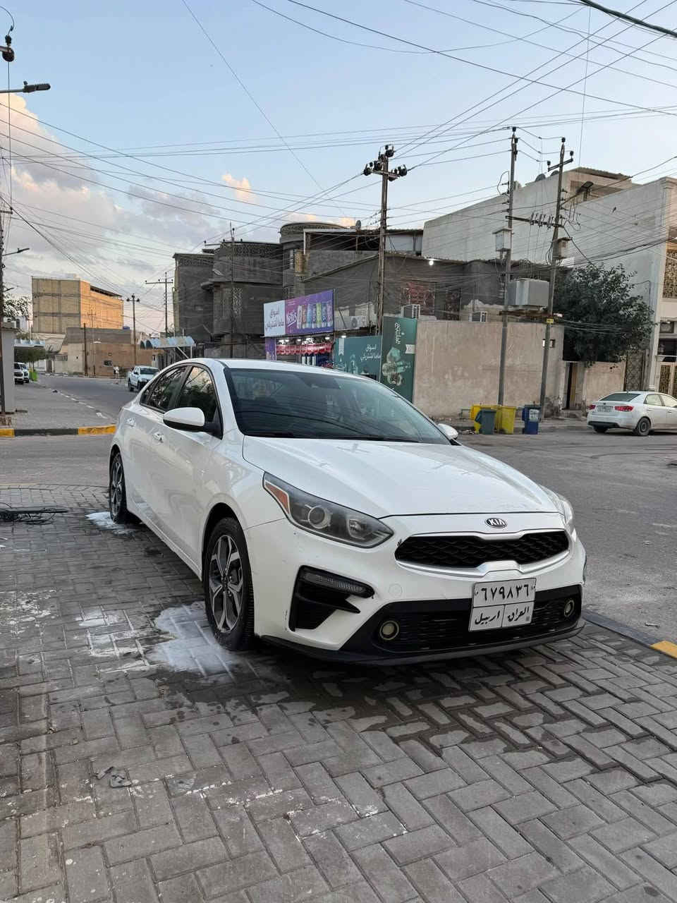 سلام عليكم
فورتي 2020 كير عادي ماشيه 100
بدون حادث فقط بيها بارد سيارة جاهزه هس مسوي الها هزه ورقم وسنويه جديد بسمي 
عنوان موصل حي الاعلامين قرب حي الوليد ‏‪***********‬‏
السعر. 118
