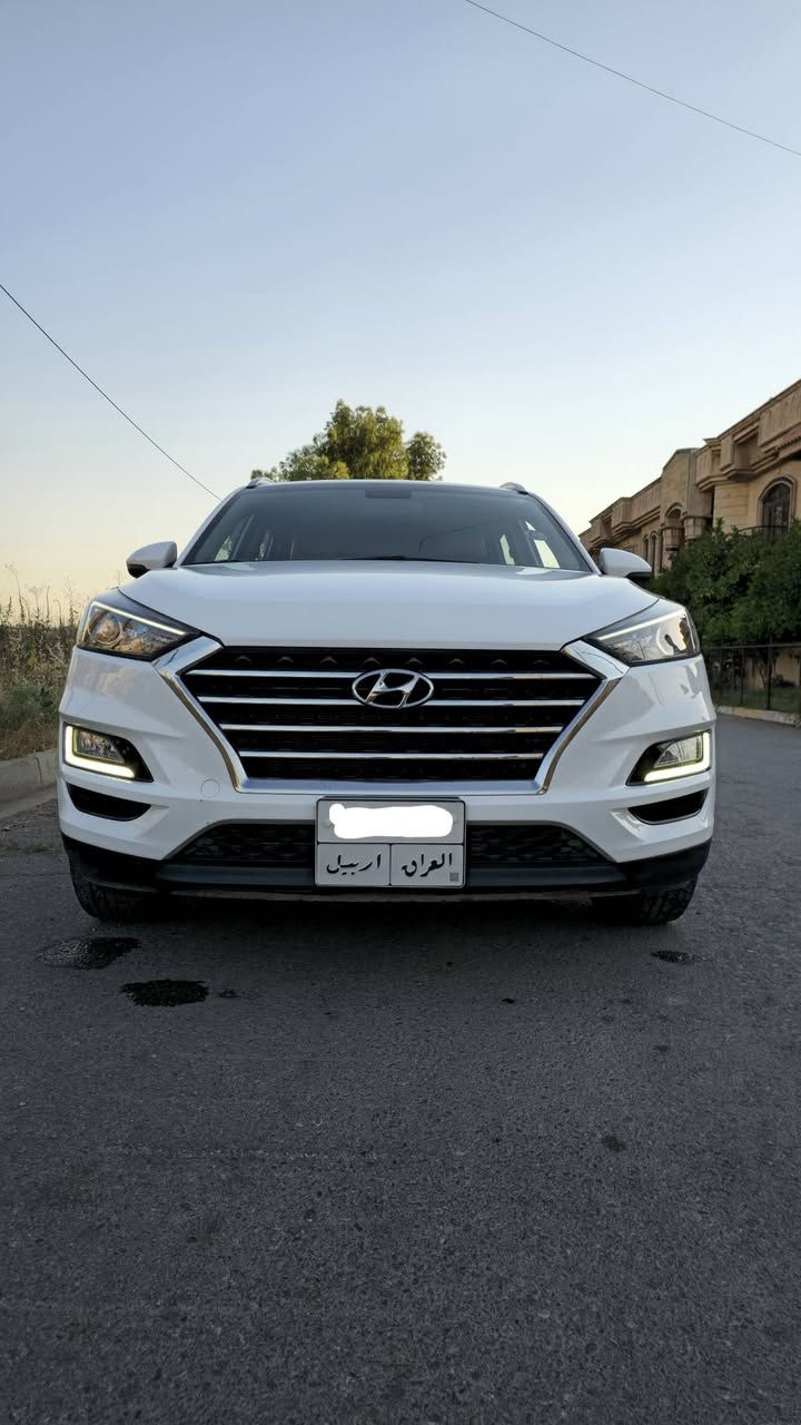 سلام عليكم 
سيارة توسان 2020 
وارد كوري محرك 2.0L
السيارة كلين 
المواصفات:
مقاعد جلد 
التشغيل عن بعد
حساسات امامي خلفي
نظام الدخول الذكي 
كامرة خلفية
بصمة
ماشيه 
33,683 Km
السعر 215$
للتواصل ***********
