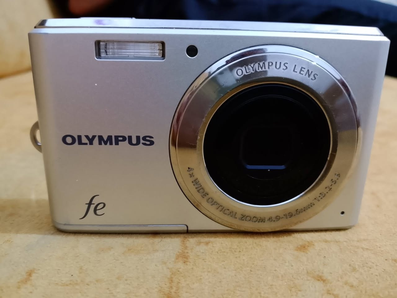 سلام عليكم ورحمه الله وبركاته
كامره(OLYMPUS) للبيع نضيفه كارتون 📷📸

يمكن عوزه بس بطاريه أنه شتريته ما تشتغل ومابيه بطاريه

للستفسار الاتصال على الرقم ***********

