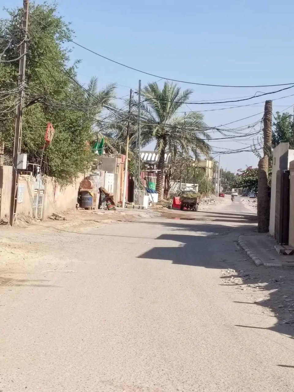 السلام عليكم 
قطعه للبيع المساحه 256  واجه 9.50
النزال 27
كريطعه قرب اسواق ايوب 
قريب على شارع عشتار الجديد مسافه 60 متر عن الشارع مكانه حلو وتجاري 
لاستفسار ***********
