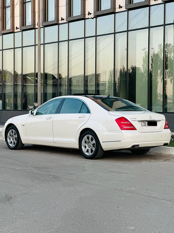 السلام عليكم مرسيدس S350 2012 وكالة خليجي مكفولة ماشية ١٢٦ كيلو
كفالة عامة بدون قطرة صبغ ابو بارد حتى دعاميات بدون صبغ سيارة جديدة بمعنى الكلمة سويجات ثنين و جميع غراض الشركة وياها سبيرها و عدتها و كاعياتها
بيها تخم تايرات برجستون اصلي فحص وهزة جديدة
فول مواصفات ناضور ليلي جكات بردات كشنات امامية فول تحكم كهرباء مع تدفئة و تبريد كشنات خلفية فول تحكم كهرباء بانوراما بعد هواي مواصفات مرسيدس اس معروف بمواصفاته
سيارة جاهزة من كلشي و باسمي 
العنوان بغداد زيونة 
السعر 285 وبيها مجال
هاتف ***********
