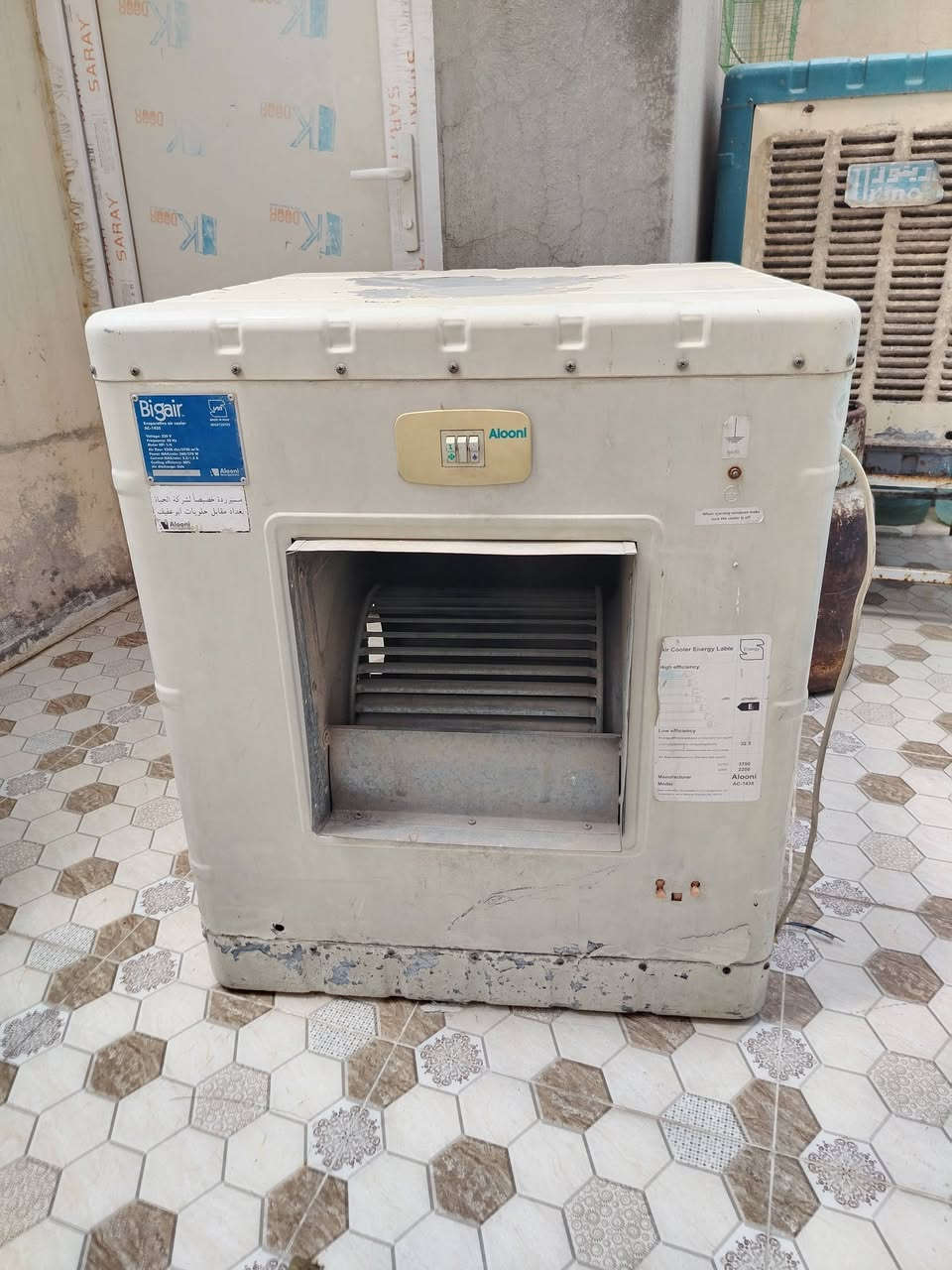 للبيع مبردة هوائية Bigair (Alooni) موديل AC-1435
صناعة إيرانية.

محرك 1/4 حصان.

تبريد ممتاز وكفاءة 80%.

تعمل على كهرباء 220 فولت.

دفع هواء جانبي.

بحالة جيدة وتعمل بدون مشاكل

مناسبة للبيت أو المحل.

السعر: 40 الف (قابل للتفاوض بالمعقول).

للاستفسار أو المعاينة الاتصال على رقم ***********
