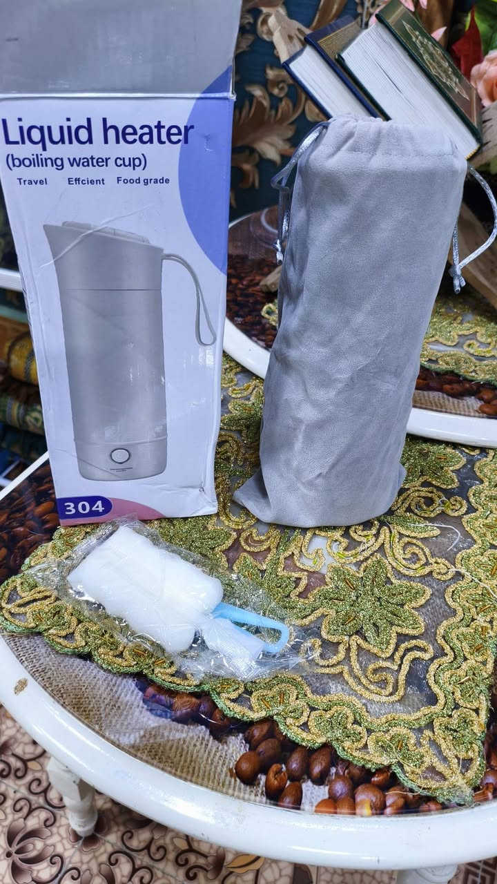 كوب وتسخين ماء كهربائي محمول و تحضير القهوة و الشاي حافض للحرارة  (Portable Heating Cup)
​الخامة والمواد: ستانلس ستيل 304 Food Grade آمن للغذاء ومقاوم للصدأ من الداخل.  
​التحكم بالحرارة: شاشة رقمية مع 4 مستويات تسخين محددة (45°C / 60°C / 80°C / 100°C).  
​المحلقات مرفقة:
​كابل طاقة كهربائي.  
​كوب علوي إضافي / غطاء محكم.  
​فرشاة تنظيف مخصصة.  
​حافظة قماشية حامية للتنقل.  
​الاستخدامات: تحضير القهوة والشاي، غلي الماء، وتحضير حليب الأطفال أثناء السفر والعمل.
​السعر: [20]الف قفل 
​مكاني بصرة معقل يوجد توصيل جميع المحافظات 
الاتصال ***********
