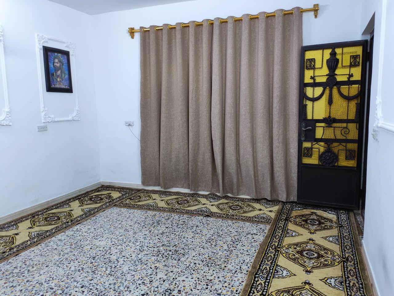 سلام عليكم بيت للبيع مساحه ١٥٠ متر بيت كامل خدمات كامله في جسر ديالى القديم قرب شارع الخدمي الاعريفيه جنس الارض سند ٢٥ ( السعر ٧٥ مليون )  اتصال مع صاحب الدار ***********
