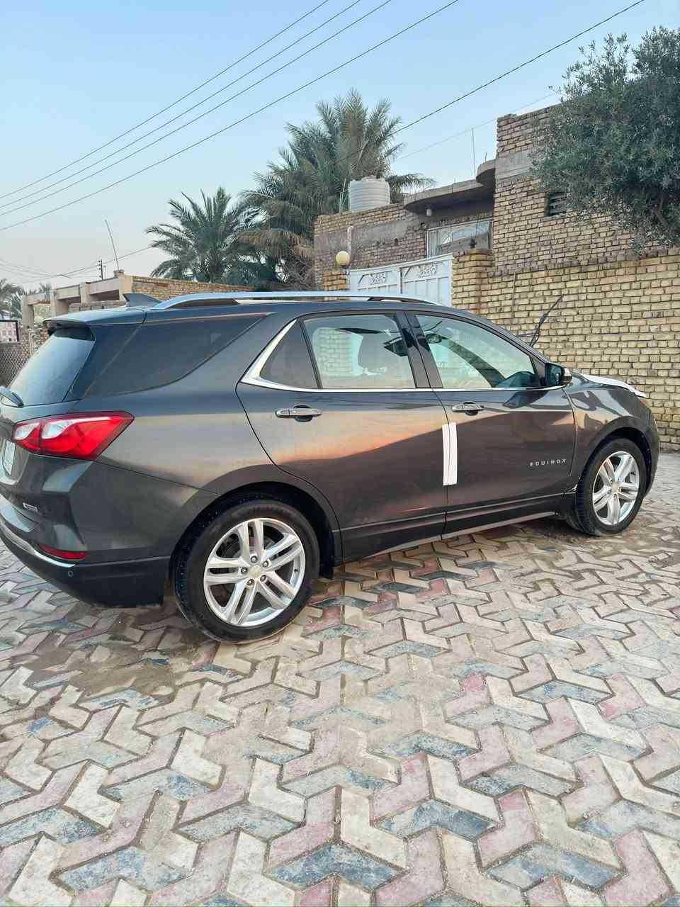 130وبيها مجال بيع او مراوس
اكوينوكس 2018 ذي قار حره ماشيه 100km 
 تبديل ((بنيد فقط))  مكينه 1500تيربو 
 برميرر الفولل بنورامات اربع كامرات رادارات ويل 19 جلد كراسي كهرباء تدفئه تبريد ذاكرة خزن كرسي السائق وهواي
 مواصفات بعد البرمير تختلف
‎ذي قار /الشطره
***********
