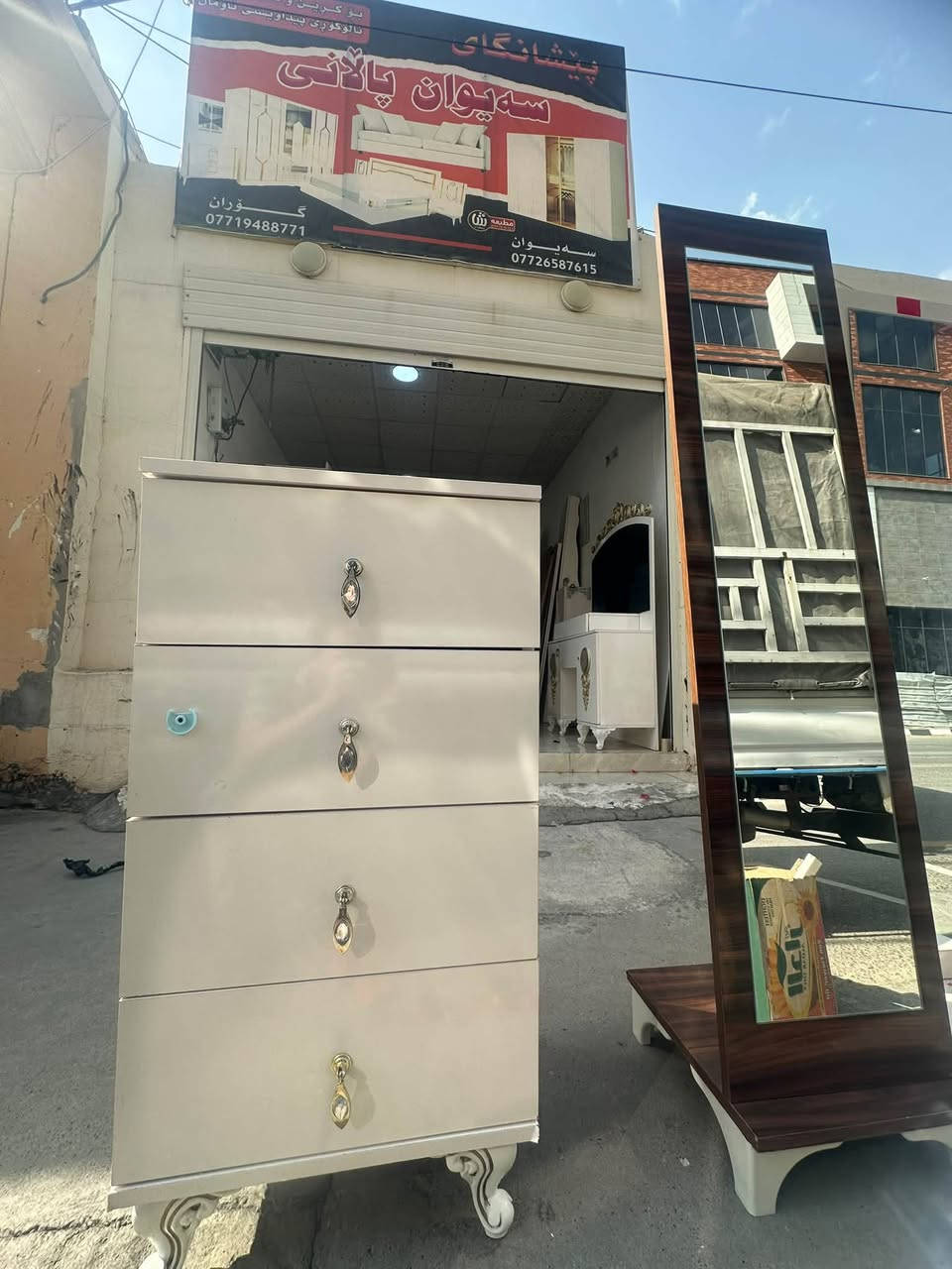 دولاب • مراية • بقفل