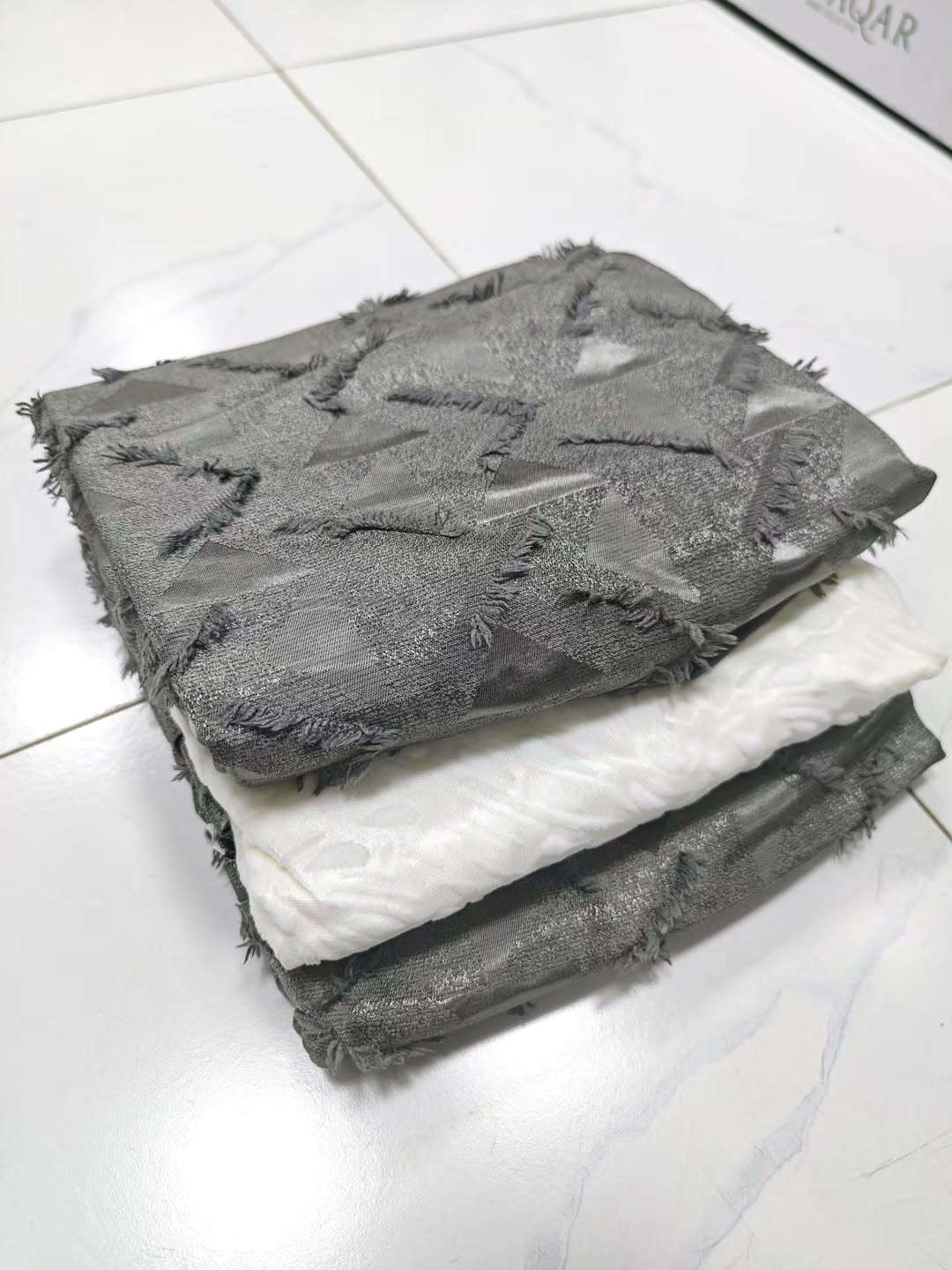 عرض خاص 🥳🥳 برده بوهيمي ثلاث قطع ب٢٨ الف فقط😍
قطعتين بوهيمي قطعه تور 
عرض ٤ طول ٣
سعر فقط ٢٨ الف 😍
-———————————————
متوفر توصيل بغداد وجميع المحافظات🚕🚕
للحجز والاستفسار يرجى مراسلة الصفحة💌💌💌
او الاتصال  فايبر واتساب على الرقم 
📞📞
 واتساب ***********
زوروا موقعنا على العنوان التالي:-
👇👇👇👇👇👇👇👇👇👇👇👇👇👇👇👇👇 
💧/السماوة عكد الجامع داخل مول الاميرات مجاور ايلين شوب
#العراق #العراق🇮🇶 #مفروشات #بغداد #در_الحسن

نص مكتوب في الصور:
- عرض خاص برده بوهيمي سعر ٢٨ الف فقط