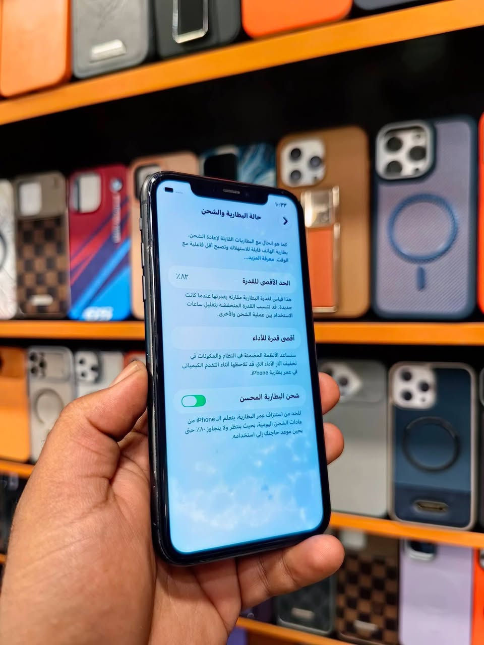 #متاح هاتف مستخدم 💥
#Iphone 11عادي

الذاكرة:128 GB 

البطارية  82%

الجهاز بلادي فقط شاشه داخل رطوبه من سنه ولا ماثره ابد لمس يخبل موضح بل الصوره 😍😘 

فيس ايدي لا يعمل  😒 

كله شغال شرط ❤

#السعر  :165الف فقط   😘

يرهم بيع ويرهم مراوس باي جهاز عندك 💗❤️

#يتوفر -خدمه توصيل 🚚 لجميع محافظات 

العراق -او داخل منطقه💗

#لتواصل معنا :

واتساب / ***********

الانستا/su_u_l

نص مكتوب في الصور:
- ١٠:٣٣
- حالة البطارية والشحن
- كما هو الحال مع البطاريات القابلة لإعادة الشحن، بطارية الهاتف قابلة للاستهلاك وتصبح أقل فاعلية مع الوقت. معرفة المزيد...
- الحد الأقصى للقدرة
- ٨٢٪
- هذا قياس لقدرة البطارية مقارنة بقدرتها عندما كانت جديدة. قد تتسبب القدرة المنخفضة بتقليل ساعات الاستخدام بين عملية الشحن والأخرى.
- أقصى قدرة للأداء
- ستساعد الأنظمة المضمنة في النظام والمكونات في تخفيف آثار الأداء التي قد تلاحظها أثناء التقدم الكيميائي في عمر بطارية iPhone.
- شحن البطارية المحسن
- للحد من استنزاف عمر البطارية، يتعلم الـ iPhone من عادات الشحن اليومية، بحيث ينتظر ولا يتجاوز ٨٠٪ حتى يحين موعد حاجتك إلى استخدامه.