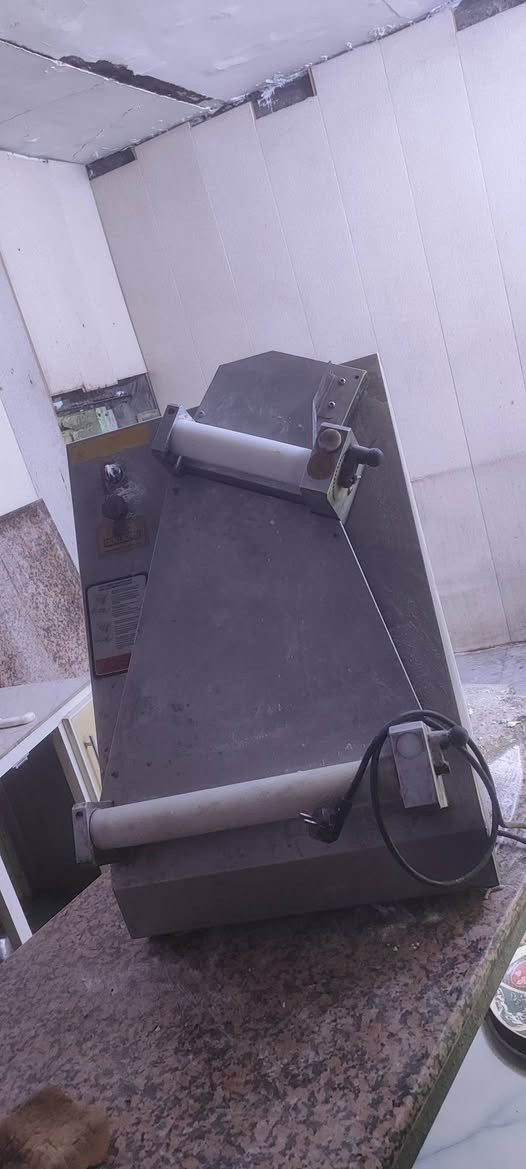 سلام عليكم غراض مطعم للبيع
***********
