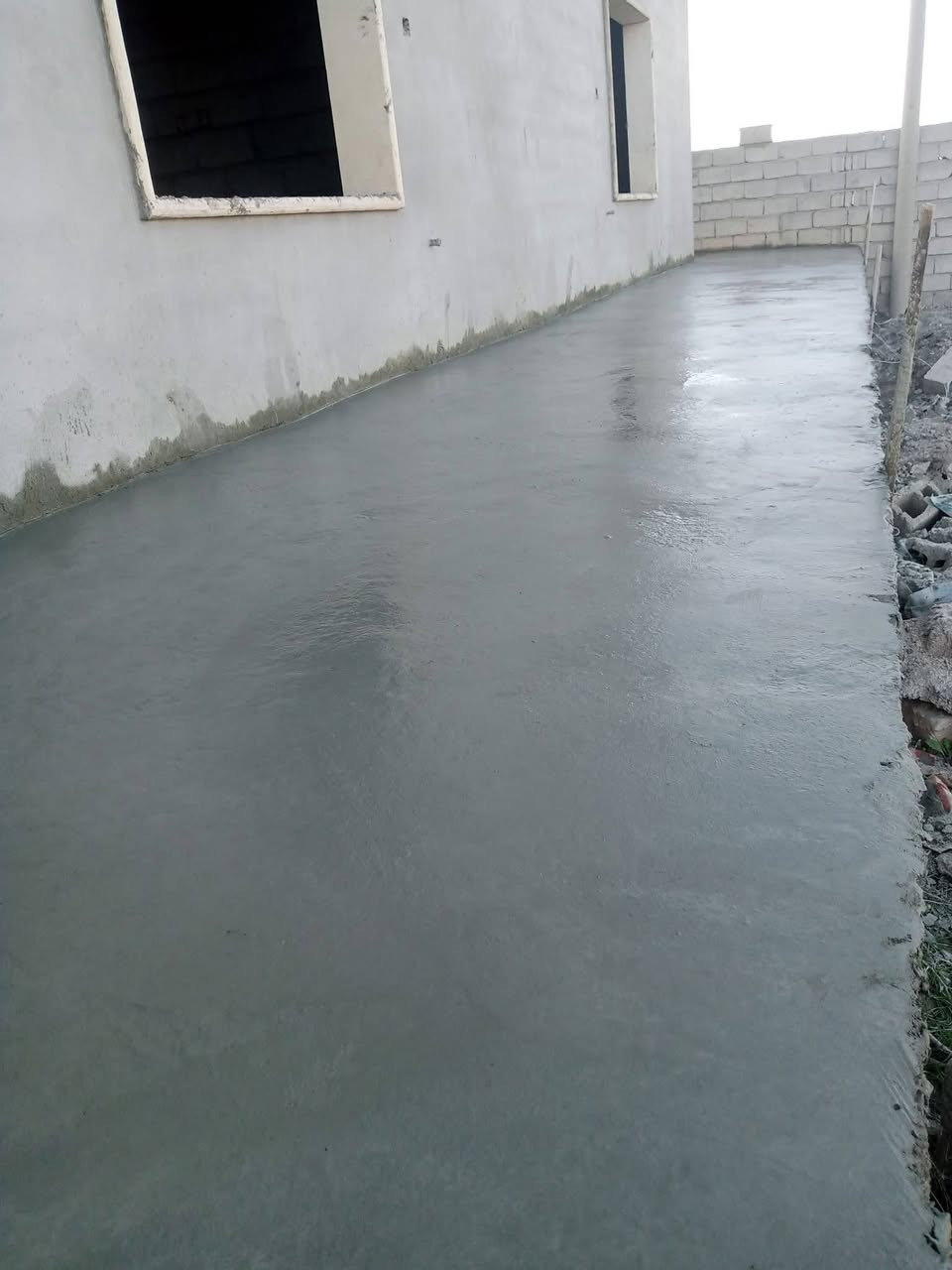 السلام عليكم يوجد لدينا صب مركزي اوصب جاهز باسعار مناسبه مع شغل ورقم واحد تريد بالمترد تريد بالمكعب تريد شغل قطعيه عندك صبه كاشي او سيراميك اوصب لاش او عندك داير مال بيت او قدمت بيت او عندك ارضيه حوش او صبت حوش اليوم اشتغلنا شغل متعدد   تم صب داير مال بيت وتم صب قدمت بيت وتم صب ارضيه حوش او حوش في قريه الجدعه مع سقل ميالج وهذا من فضل الله(***********)
