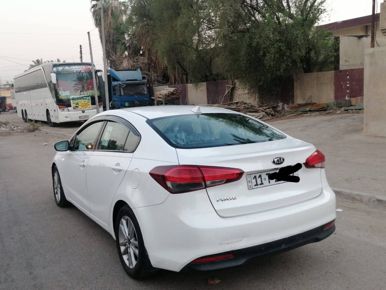 ***********
رايدهة ب 119 ورقة وبيهة مجال بسيط بعد المعاينه 
كيا فورتي 2017 قطعة واحدة صبغ فقط
وبنيد مبدل نفس اللون أصلي بدون صبغ 
بدون دواخل لا شاصي ولا لغد مكفولات 
محرك ٢٠٠٠ دوش لوووك مامفتوح
كير At المرغوب
ماشية 70 الف
شاشة،، كاميرا دوارة
تحكم ستيرن
بلوتوث حاكية موبايل
ويل كب
باسمي رقم بغداد السيارة سنوية ورقم جديد باسمي بغداد, العراق

