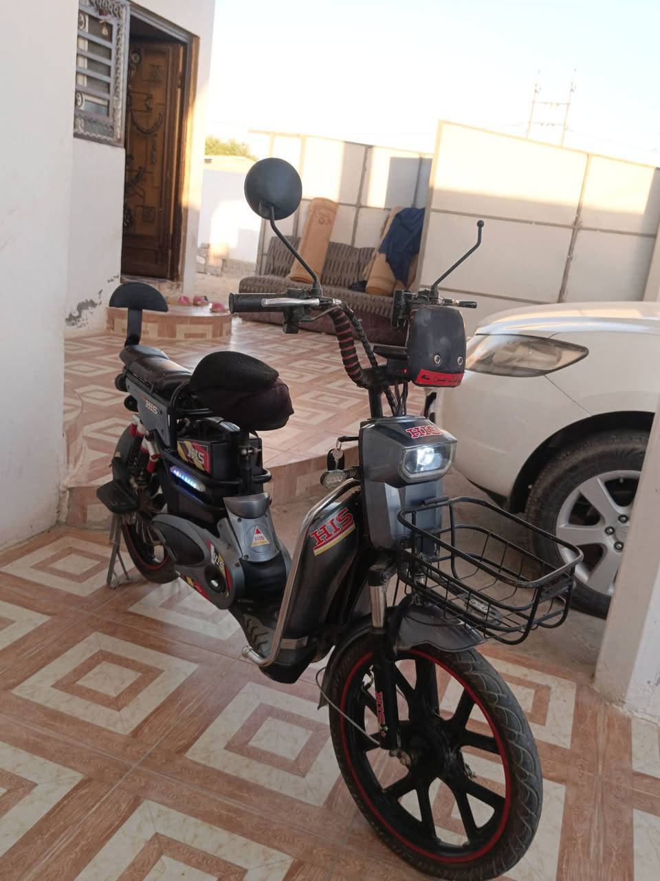 سلام عليكم بايسكل شحن للبيع نضيف الشحنه ابلاديه مالته وهذا رقمي للتواصل ***********
