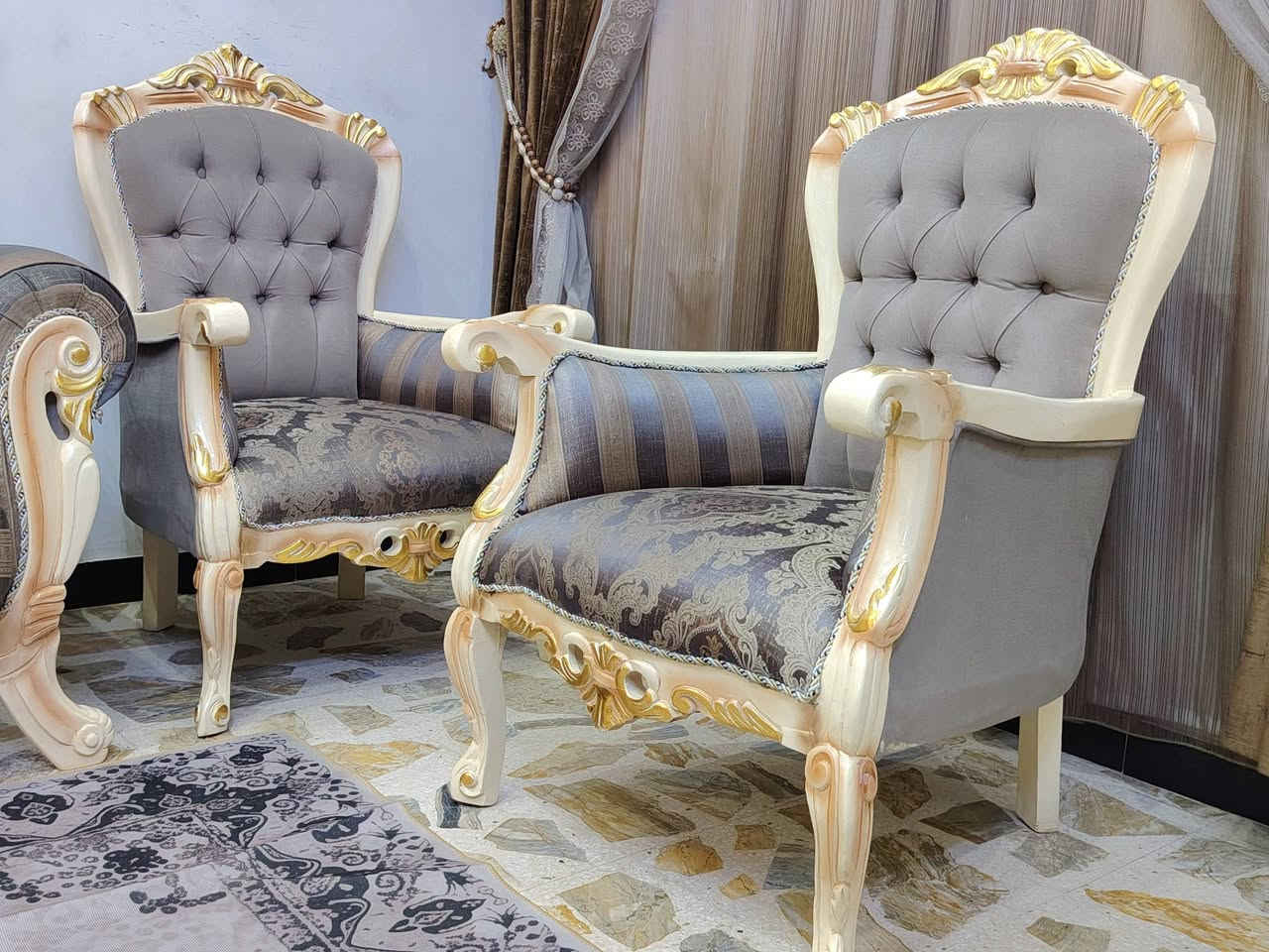 تخم زان ملكي تركي اخو الجديد 10 مقاعد مع طبله وسطيه العنوان بغداد مدينه الصدر للاستفسار خاص او الاتصال بالرقم ***********
