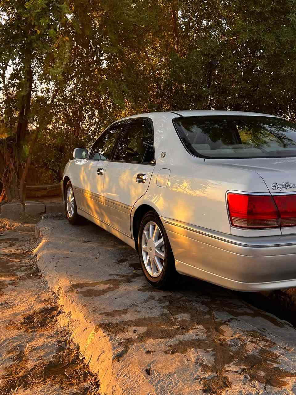 يالله سلام عليكم سياره ملكه 2003خضراويه دكمتين قرار 102 سياره مكفواله سعر 145 وبيه مجال الشراي /***********
