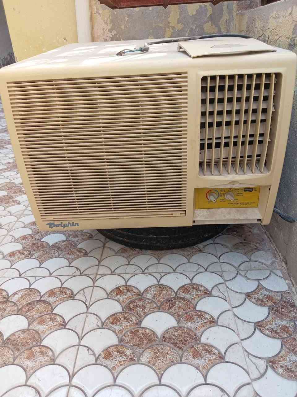 مكيف نظيف جدا نظافة 90 بالمية شغال على الشرط الاتصال ***********
