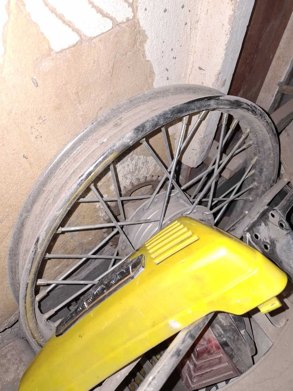 دبلات وماش خلفي اربع كير
رقمي *********** 
سعرهن 25 
ماش بيه طك بل برغي يردله لحيم يعني مابيه كل عواج وعندي وحد ثاني هم عوز بوبراينات فقط نضيفات 2 
وعندي ويلا خلفي فقط بيه عواج بصيط
