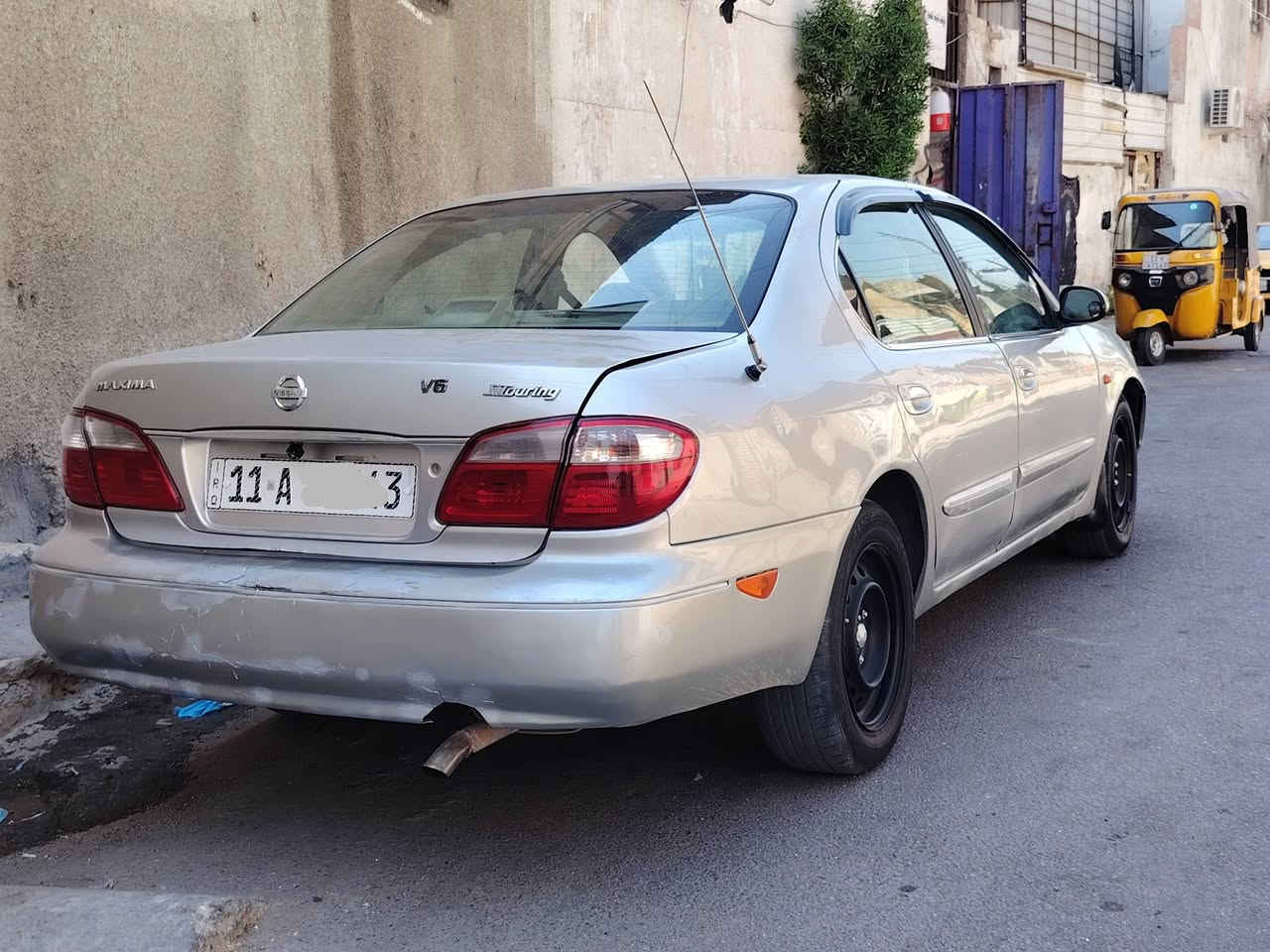 سلام عليكم سياره للبيع النوع نيسان مكزما موديل 2004الون رصاصي غير محدد/ محرك كير مكفول حجم المحرك 3000 سته/6/ سلندر تكم دواخل كص تعمير مكفولة سياره باتري جديد  حداديه جديد تخم تاير نضيفه بمعنه الكلام على البلاد رقم بغداد انكليزي بسمي تحويل مباشر العنوان بغداد غرب مطعم وليد ابو الكص السعر مناسب جدن 40 وبي مجال للشراي ويدلل انتصل ***********
