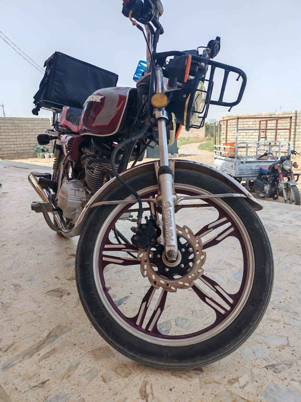 سلام عليكم سيفان موديل 22البيع محرك مفتوح وبي اشوية عواج بل ويل ال امامي السعر 400 الباقي كله شغال  
رقم الهاتف ***********
