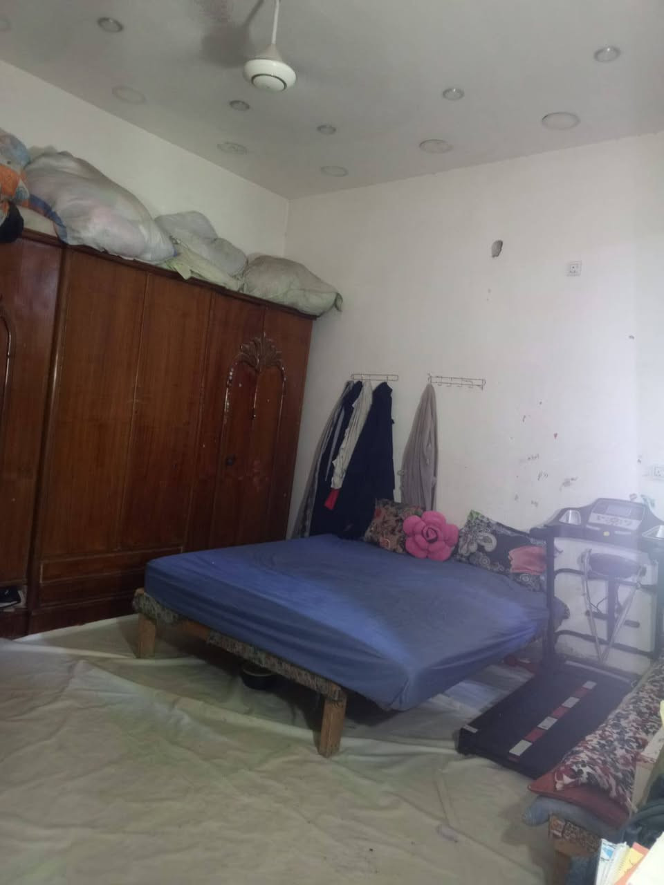 سلام عليكم بيت البيع في حي التراث شارع الشبكه مساحته 105موضحه تفاصيل البيت بصور ويتكون من اسواق***********
