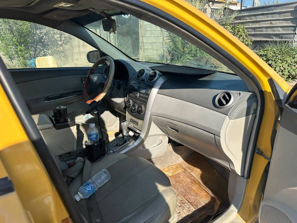 سياره BYD G3 موديل 2012
سياره محور كير ومكينه vvt 1600
تبريد شغال 
 تخم تايرات جدا وباتري جديد صالي اقل من سته اشهر من شادهن 
السنوية ساقطه صارله سته اشهر 
مكان السياره بغداد 
 الرقم بيه واتساب 
*********** بغداد, العراق
