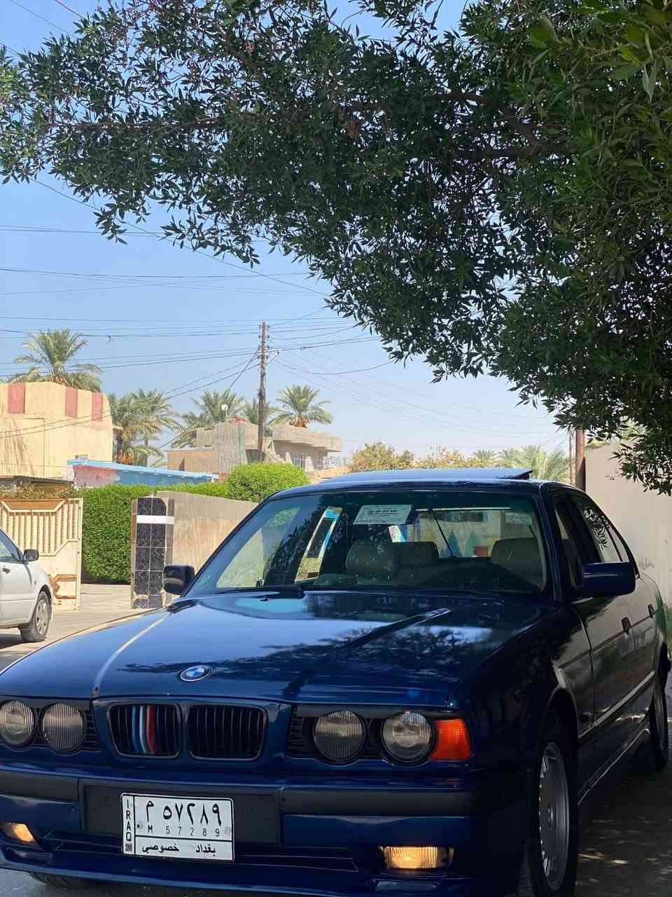 السلام عليكم للبيع
بي ام 1992 525i اصل وفصل
مسكر فانوس 
فول مواصفات 
داخل اوفوايت دبل ايرباك دبل جكمجة بجم عريض فتحة جام كهرباء السيارة كلها ام 
تبريد ثلج 
مكينة وكير كفالة 
السيارة جاهزة بدون نقص
رقم بغداد تحويل مباشر 
مكان بغداد 
السعر 53 
***********
