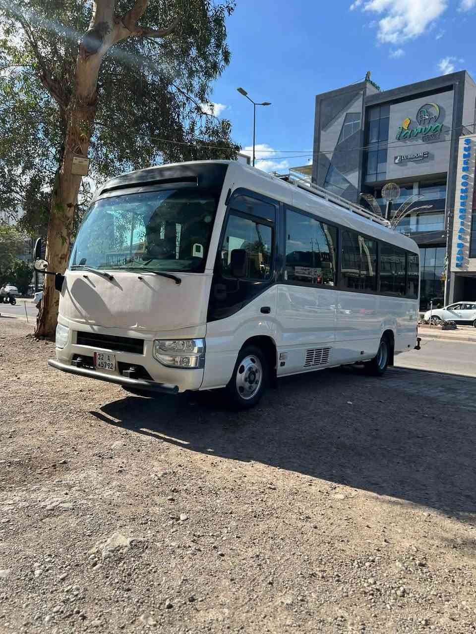 السلام عليكم 
كوستر ٢٠٢٢ كاز اوتماتيك 
فول مواصفات 
ثلاجه حساس 
كامله على اخر حبايبه 
باسمي مصفره هيئه ومرور 
كفاله عامه من الصبغ
فول عصام
مكان السياره حله 
***********
السعر ٤٦٥
