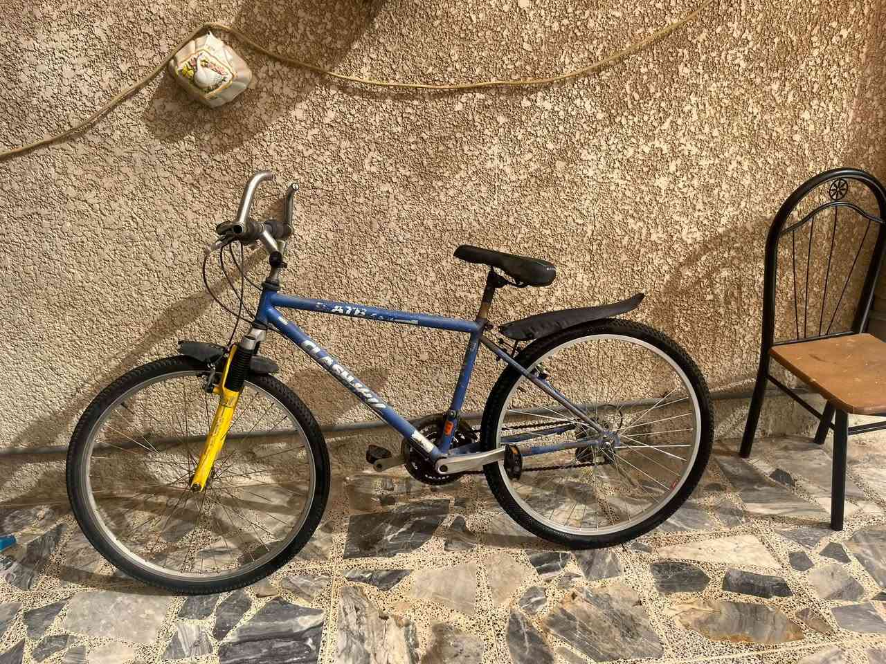 السلام عليكم ورحمة وبركاته بايسكلات ثنين بناتي وجبلي مهجن يعني سريع وجبلي الجبلي ما بي بريكات سعرهم ثنينهم رايدهم ب ٦٠ وبيهن مجال مكاني بغداد المو شراي لا يدخل ويتعب نفسه واتساب  ***********
