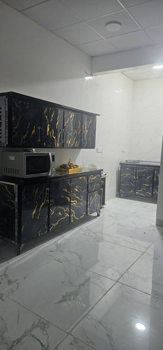 السلام عليكم كاونتر 3قطع مستخدم شهر فقط يعني جديد وبل شكل احلاه من الصور والسنك مرمر السعر325شراي اتصل***********
