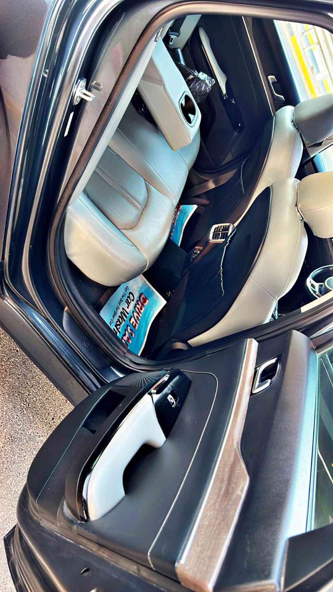 السلام عليكم
K5 فول اعلى فئه مري قلاب مع البك
كشنات جلد حار بارد وكهرباء كلهن
بانوراما فتحتين 
بصمه وتشغيل عن بعد
لد امامي وخلفي 
ماشيه ٥٨ حقيقي
موديل 2021
ضررها قطعه فقط ضرر خفيف جدا
ارباك ستيرن مبدل اصلي فقط
دواخل سليمه
تراي زيرو
محرك كير كفاله عامه 
السعر ١٥٥ ورقه شامل تحويل والغرامات ان وجدت 
مكاني بغداد شارع ١٤ رمضان 
للاتصال ***********وتساب اتصال او وتساب فقط بغداد, العراق
