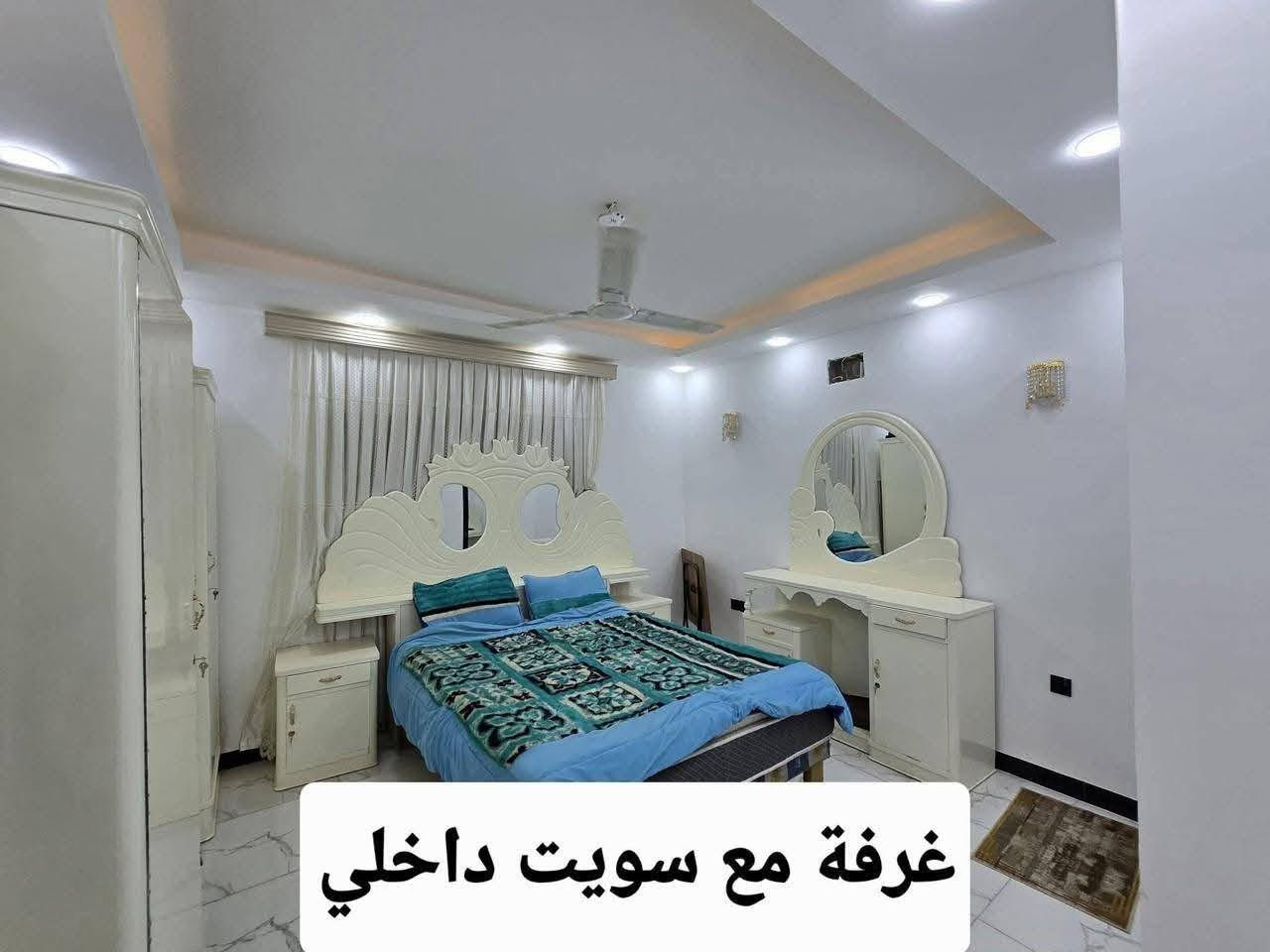 فيلا للبيع مجمع السلام السكني في النجف مقابل جامعة الكفيل طابقين ركن شارع ٦٠ المساحه ٣٦٠م  جميع الغرف نظام سويتات جاهزه للسكن بأسمي بناء حديث للاستفسار اكثر فقط الشراي يتصل على الرقم ***********
