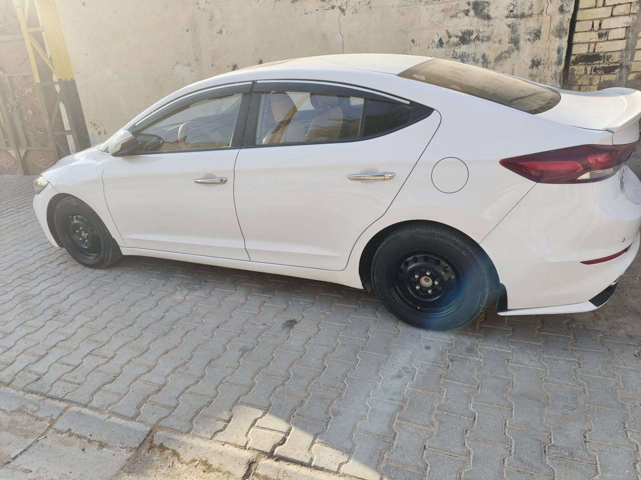 سلام عليكم انترا 18 للبيع فول عدع البصمه سوبر بيها قطعتين فقط 120 بيها مجال 
***********
