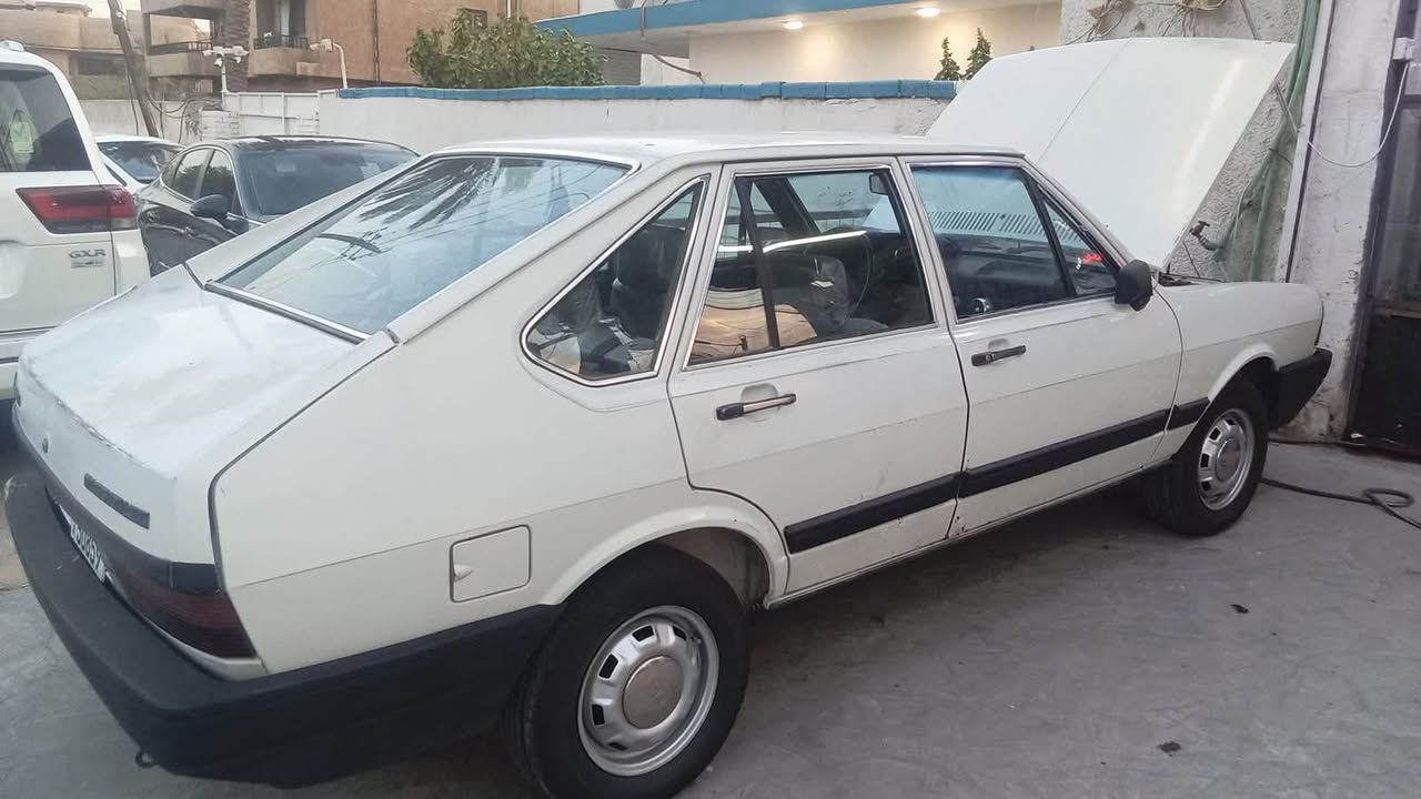 السلام عليكم للبيع برازيلي موديل 1987 ابيض  شاديلها محرك كولڤ وكير بلادي 4 نمر السيارة بيها جاملغ الخلفي جهة السايق صبغ وبيها تكحيلات بسيطة كير ومحرك مكفولات التبريد بي ليك وصدرها ودبلاتها جدد وتخم تاير جديد السعر 45 وبيها مجال مكاني بغداد حي الجامعة للاستفسار اكثر ***********

