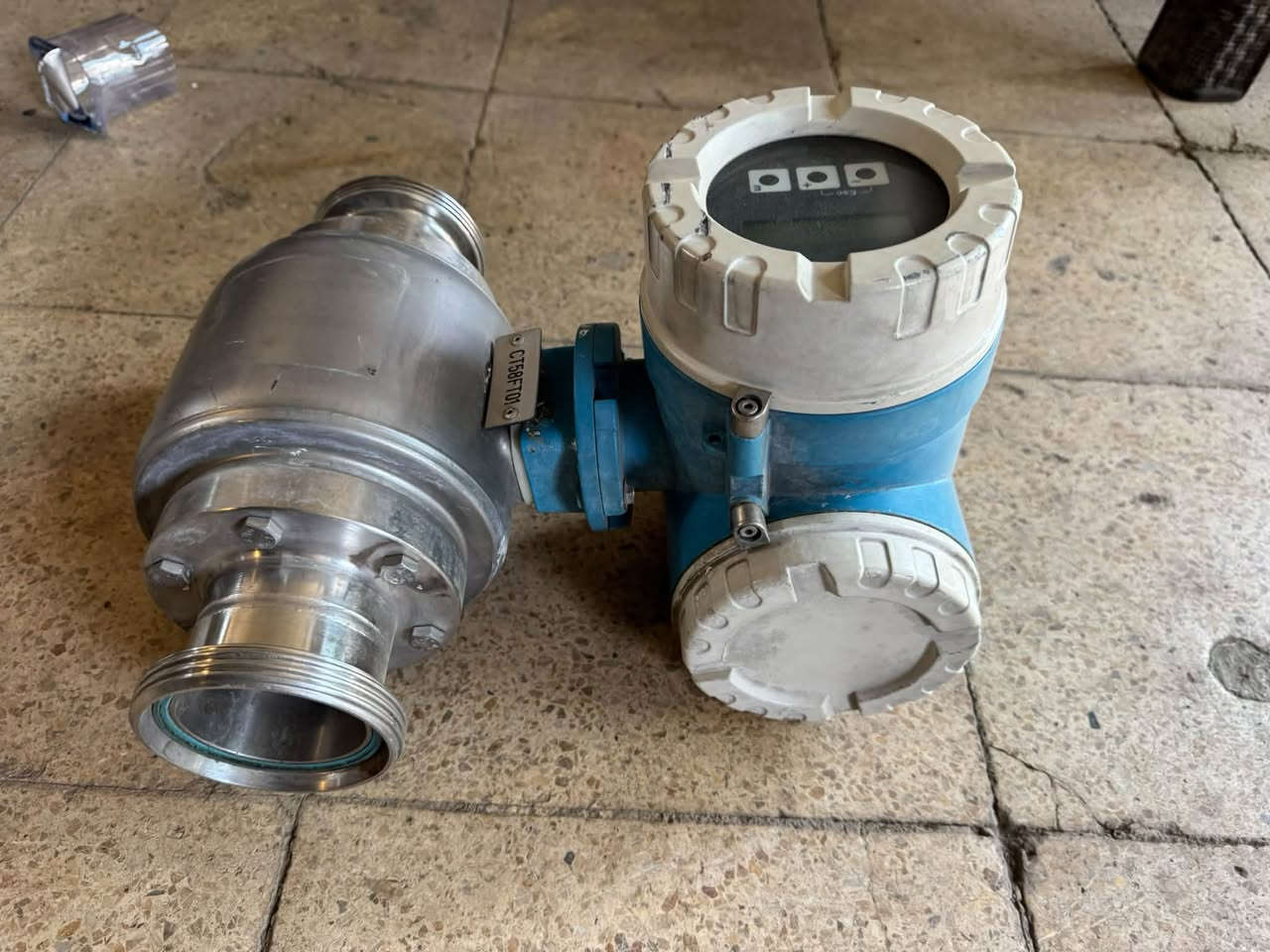 للبيع: فلوميتر (مقياس تدفق) ألماني أصلي من شركة Endress+Hauser
 الموديل: Promag H (Promag 50) صحي واستنلس ستيل. 316
 الحجم: 2 إنج (DN 50).
 المواصفات: مخصص للخطوط الصحية (الدوائية، الألبان، العصير، والمي النقية) مع شهادات تعقيم أصلية وشاشة ديجيتال.
***********
