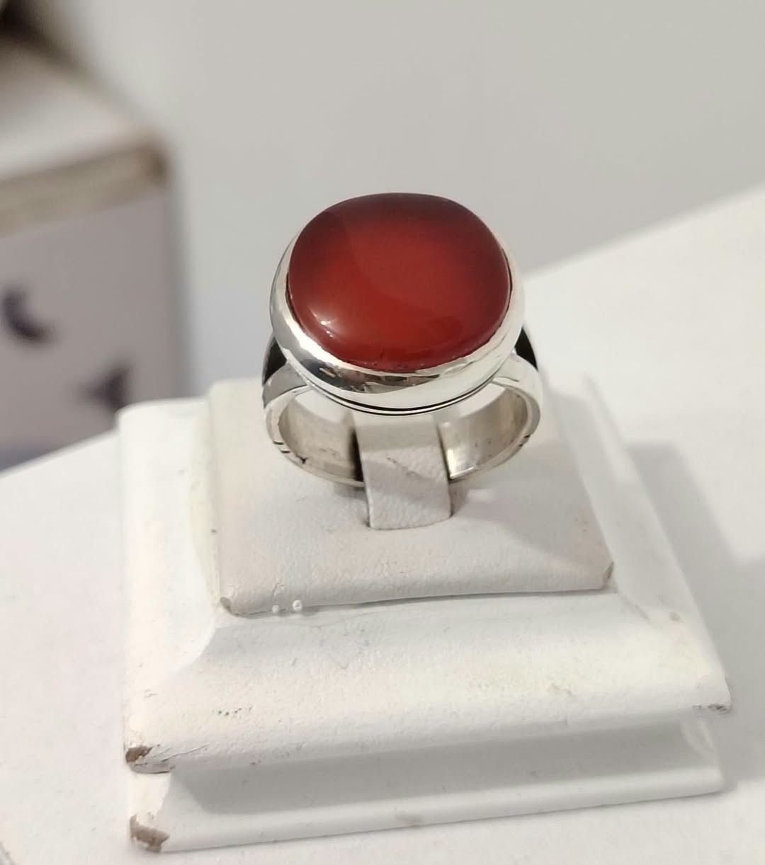 خاتم من العقيق اليماني الطبيعي
صياغه جميلة ومميزة فضة عيار ٩٢٥
يوجد توصيل الى جميع المحافظات
التواصل ع الخاص او ع الواتساب ***********
