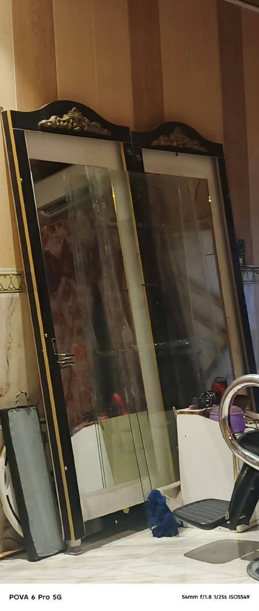 سلام عليكم اخوان غراض محل حلاقه كامله كلمن وسعره أسعار مناسبة مكاني بصره القبله الشراي يراسلني  ***********

نص مكتوب في الصور:
- POVA 6 Pro 5G 47mm f/1.8 1/33s ISO4650