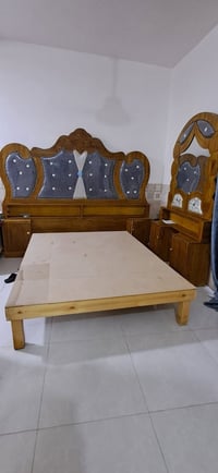 غرفة نوم • مستعمل قليل • مرايا