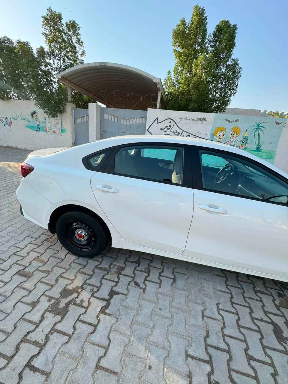 سيراتو 2023 رقم بغداد باسمي 
ماشيه 90 الف 
مكينه 2000
بيها بارد بسيط دور الجاملغ الخلفي والباب الخلفي
مكاني نجف 
السعر 158 بيها مجال بسيط 
***********
