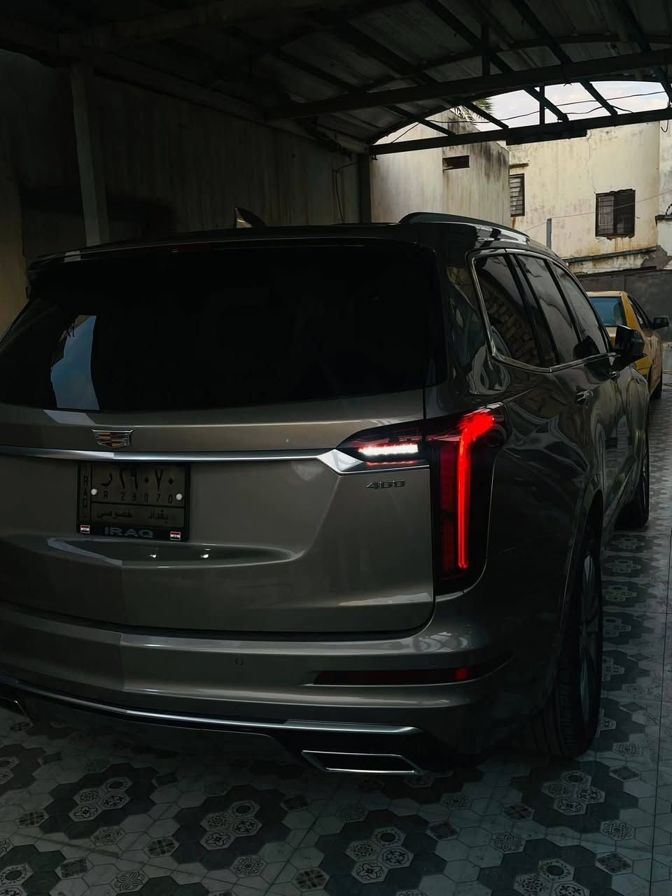 كاديلاك xt6 2022
رقم بغداد تحويل مباشر 
مكينه V6 3600 تشتغل نضامين  V6 /V4
كير طيارة 9 نمر 
شفتات ستيرن 
سايد بريك كهربائي 
مري شفط تحكم كهربائي بالكامل مع خاصيه الرجوع الى الخلف عند الرجوع الى R
ويل 20 تخم تاير جديد + باتري جديد 
لايت زنون بلادي 
الاناره محيطية Led بلادي لون ابيض 
انارة الداخل بالكامل Led
رادار امامي خلفي وجانبي 
سياقه ذاتيه + تنبيه خروج عن المسار + مثبت سرعه اوتو 
مري وسطيه كامره مع التعتيم التلقائي 
نضام نقط عمياء 
نضام اوتو ستوب 
نضام حساسات P
نضام التوقف التلقائي خلفي وامامي 
نضام ركن السيارة دون التدخل 
3 وضعيات قياده 
ماشيه 28000mi قابل للزيادة 
7 راكب كهربائي بالكامل حتى ال٧ راكب 
داخل ابيض ورصاصي + مطعم بكاربون فايبر 
٣ قطع تبريد بيانو 
داتو شو الكبيرة 
حساسات اماميه 6 + حساسات خلفيه 6
شاشات وسطية كبيرة أندرويد اتو + كار بلي بلادي
كامرات 360 مع خاصيه التسجيل  
GPS         +   تسجيل الكامرات مال الحوادث كلها بلادي 
شاشه اعطال كبيره + عدادات دجتل 
تبريد وتدفئه المقاعد الاماميه + تدفئه المقاعد الخلفيه
5 بصمات + بصمه تشغيل + تشغيل عن بعد 
جنطه شفط  
كشنات ميموري +ستيرن كهربائي + تدفئه ستيرن 
سماعات نوع Boss نضام صوتي فاخر مع اوامر صوتيه متكامله شغاله 
وبيها هواي مواصفات ماذكرتهن 
حادثها فقط طخه بالبنيد اثر طعجه خفيفه وانصبغ البنيد 
والجاملغ جهه السايق تعديل ع كد شبر بارد اثر الشحن موضحهن بالصور وكاتب كل التفاصيل ومأشرهن 
وبيها رصعه خفيفه بالجاملغ جهه الراكب فقط هذني وين متريد افحص مكفوله من شواصي ولغود والسياره احلى من الصور  للاستفسار اكثر الاتصال ع الرقم ***********
السعر  31.300 دولار وبيها مجال
